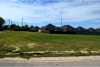 303 Preston Road, Mabank, TX 75147 - Photo 3