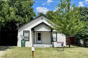 708 Grayson St, Nocona, TX 76255 - Photo 1