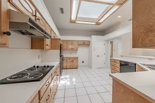 702 Jonathan Dr, Euless, TX 76040 - Photo 9