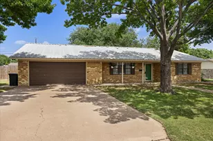 1110 Gifford Dr, Granbury, TX 76048 - Photo 5