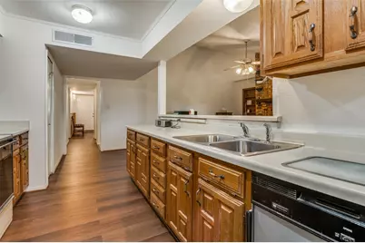 402 Chestnut Drive, Grand Prairie, TX 75052 - Photo 11