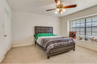 402 Chestnut Drive, Grand Prairie, TX 75052 - Photo 15