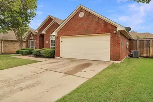 1314 Pegasus Dr, Arlington, TX 76013 - Photo 9