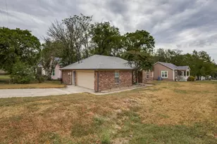 454 E Fulton St, Van Alstyne, TX 75495 - Photo 13