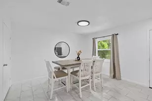 434 W Phillips Ct, Grand Prairie, TX 75051 - Photo 9