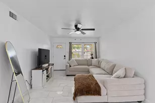 434 W Phillips Ct, Grand Prairie, TX 75051 - Photo 7