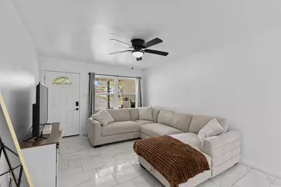 434 W Phillips Court, Grand Prairie, TX 75051 - Photo 5