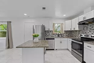 434 W Phillips Ct, Grand Prairie, TX 75051 - Photo 13