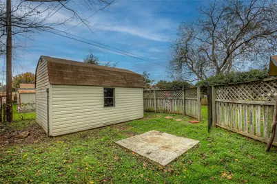 2104 Meadow Dale, Irving, TX 75060 - Photo 27