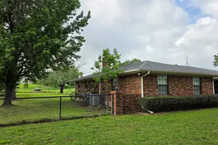 338 Travis Rd, Decatur, TX 76234 - Photo 3