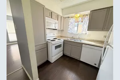 2641 Santa Barbara Drive, Grand Prairie, TX 75052 - Photo 7