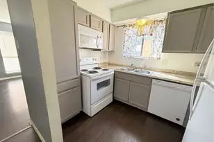 2641 Santa Barbara Dr, Grand Prairie, TX 75052 - Photo 7