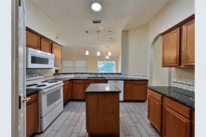 609 Blueberry Hill Lane, Mansfield, TX 76063 - Photo 7