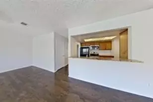 57 W Townhouse Ln, Grand Prairie, TX 75052 - Photo 5