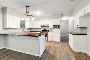 1533 E Springcrest Cir, Lancaster, TX 75134 - Photo 11