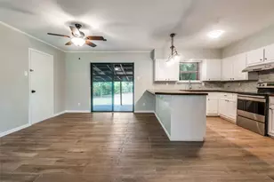 1533 E Springcrest Cir, Lancaster, TX 75134 - Photo 13