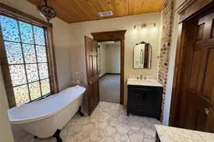 202 Throckmorton St, Weatherford, TX 76086 - Photo 3