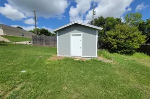 902 Devils River Dr, Granbury, TX 76048 - Photo 9