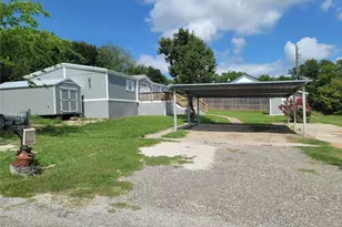 902 Devils River Dr, Granbury, TX 76048 - Photo 5