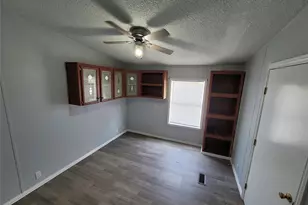 902 Devils River Dr, Granbury, TX 76048 - Photo 23