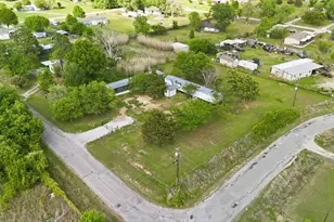316 Summit Dr, Springtown, TX 76082 - Photo 1