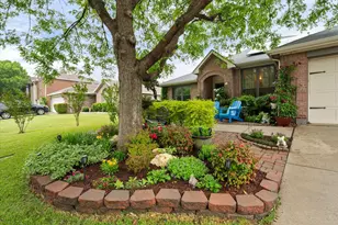 904 Lindstrom Dr, Fort Worth, TX 76131 - Photo 3