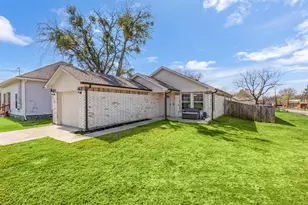 300 Lipscomb St, Cleburne, TX 76031 - Photo 1