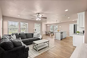 300 Lipscomb St, Cleburne, TX 76031 - Photo 5