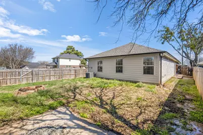 300 Lipscomb Street, Cleburne, TX 76031 - Photo 21