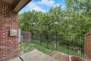 1003 Brook Hollow Dr, Euless, TX 76039 - Photo 23