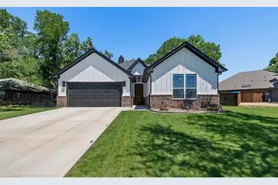 1418 Cheyenne Trail, Granbury, TX 76048 - Photo 1