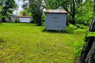 1813 Throckmorton St, Gainesville, TX 76240 - Photo 33