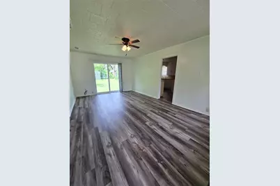 1813 Throckmorton Street, Gainesville, TX 76240 - Photo 3