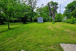 1813 Throckmorton St, Gainesville, TX 76240 - Photo 29