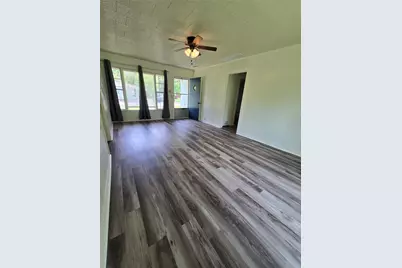 1813 Throckmorton Street, Gainesville, TX 76240 - Photo 5