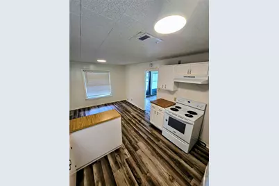 1813 Throckmorton Street, Gainesville, TX 76240 - Photo 9