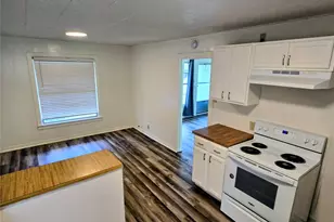 1813 Throckmorton St, Gainesville, TX 76240 - Photo 9