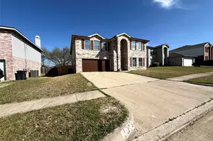 7919 Mosstree Dr, Arlington, TX 76001 - Photo 3
