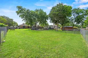 2507 Lake Ridge Rd, Glenn Heights, TX 75154 - Photo 17