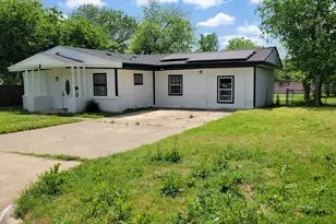 4660 Lois St, Fort Worth, TX 76119 - Photo 3