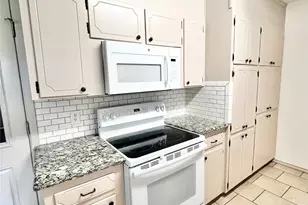 1105 Springdale Rd, Bedford, TX 76021 - Photo 7