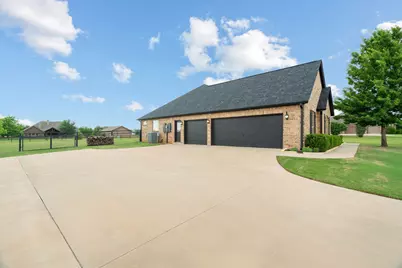 112 Eagle Moor Lane, Weatherford, TX 76087 - Photo 3