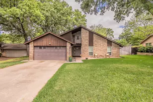 2003 Edgebrook Ct, Arlington, TX 76015 - Photo 1
