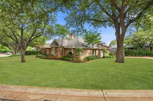 4306 Essex Ct, Arlington, TX 76016 - Photo 3