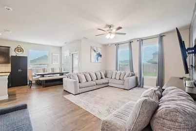 701 Indian Hawthorn Drive, Glenn Heights, TX 75154 - Photo 9