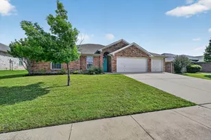 548 Marybeth Dr, Burleson, TX 76028 - Photo 3