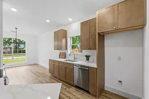 2712 Pioneer Ln, Lancaster, TX 75146 - Photo 15