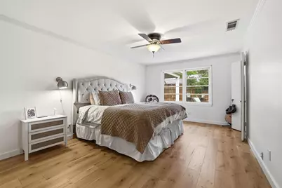10106 Crestover Circle, Dallas, TX 75229 - Photo 13