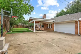 10106 Crestover Cir, Dallas, TX 75229 - Photo 33