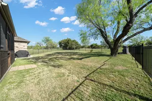 19126 White Bluff Dr, Whitney, TX 76692 - Photo 11